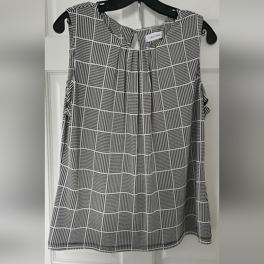 CALVIN KLEIN black and white sleeveless top. Size XL
